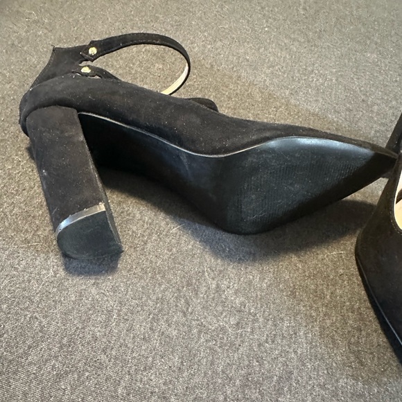 Black pointed toe heels - Picture 2 of 3